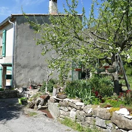 Les Bois Rouges Bed and breakfast La Rochegiron