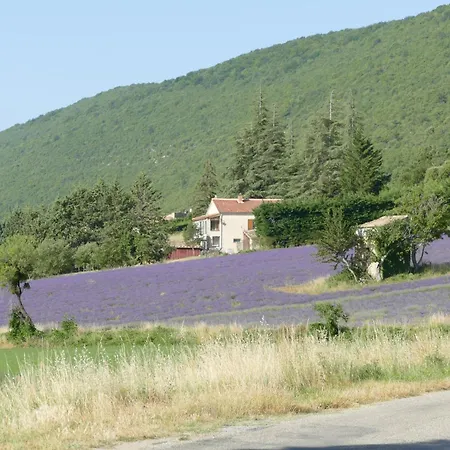 Les Bois Rouges Bed and breakfast 3*
